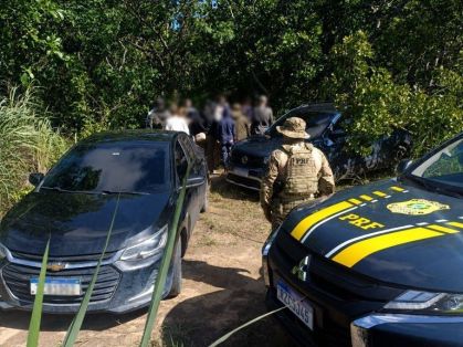 Polícia Rodoviária Federal (PRF) resgatou 108 cidadãos cubanos que tentavam ingressar ilegalmente no Brasil pela fronteira com a Guiana