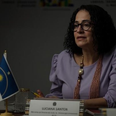Ministra diz à CNN que há estigma real em torno da endometriose