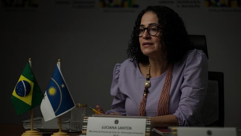 Luciana Santos aponta que a naturalização da dor menstrual desde a primeira menstruação contribui para esse cenário