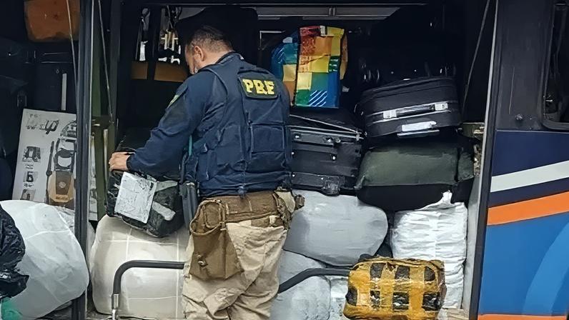 Material foi encontrado em mala pouco conservada e sem etiqueta de identificação do conteúdo