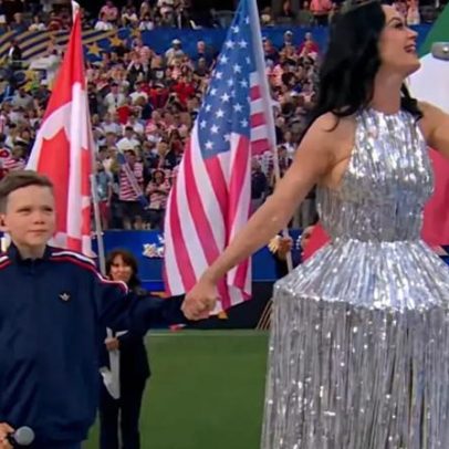 Menino norueguês canta com Katy Perry durante a Copa do Mundo