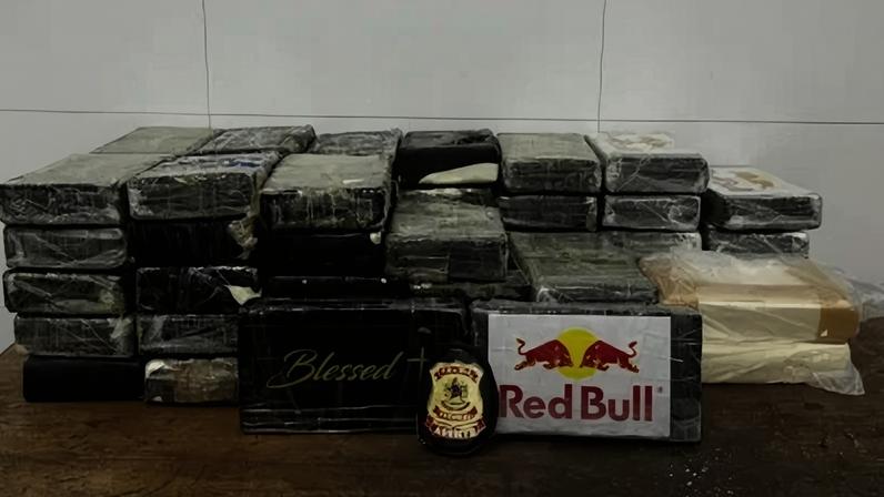 Cocaína estava armazenada em diversos tijolos