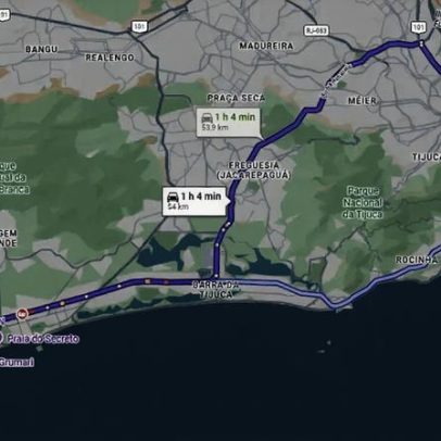 Helicópteros colidem no ar e caem em pátio no Rio