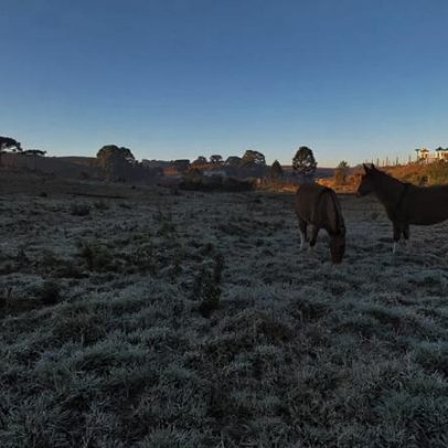 Frente fria avança pelo oceano com previsão de queda de temperatura
