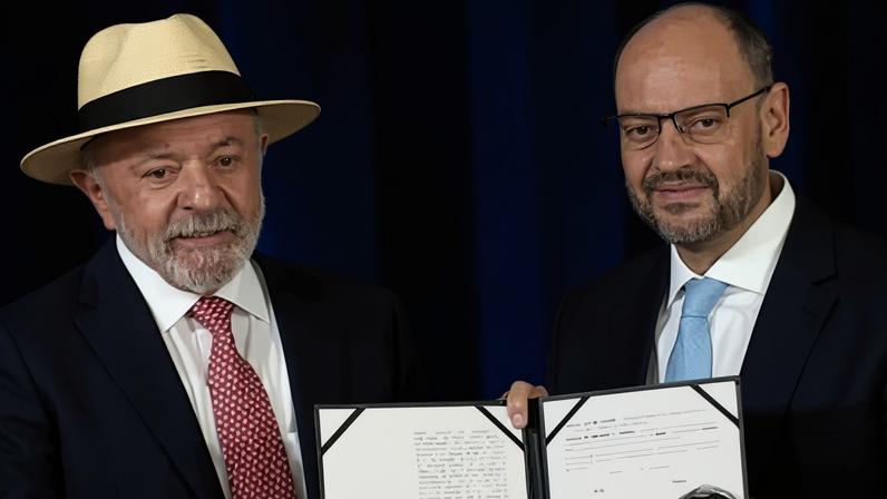 O presidente Luiz Inácio Lula da Silva (PT) e o governador interino do Rio de Janeiro, Ricardo Couto