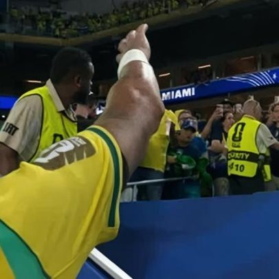 Filho de Neymar é impedido por segurança ao tentar abraçar o pai após jogo