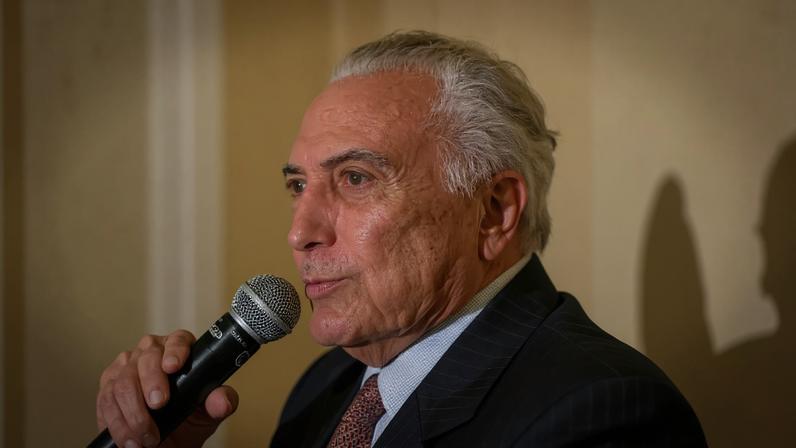 Ex-presidente Michel Temer durante coletiva de imprensa após cabine do documentário "964 dias", que narra sua trajetória política durante o mandato. Foto: Fernando Cavalcanti