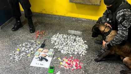 Uma operação conjunta das polícias Civil e Militar realizada nesta sexta-feira (26) na Lapa, região central do Rio de Janeiro, resultou na prisão de seis pessoas e na apreensão de um adolescente com mandado de busca e apreensão por ato infracional análogo ao crime de roubo