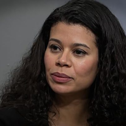 Escritora brasileira foge da onda identitária e é finalista de prêmio mundial