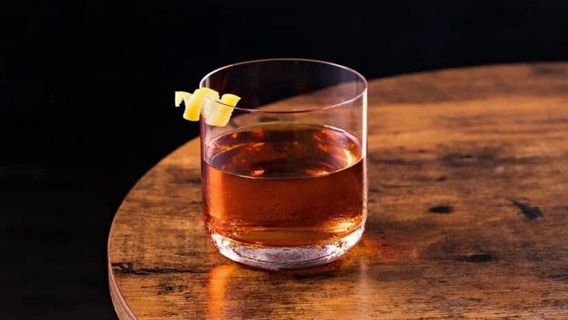 O Sazerac tem uma das histórias mais fascinantes da coquetelaria