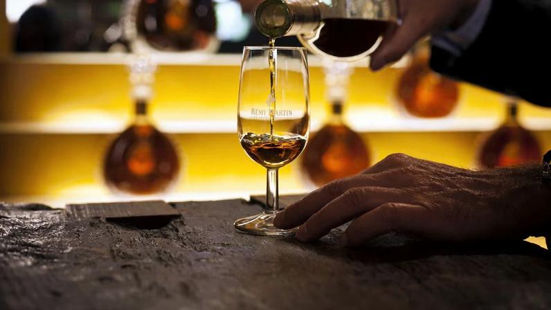 O volume de álcool caiu 2% nos principais mercados de bebidas do mundo no ano passado. (Foto: Balint Porneczi/Bloomberg)