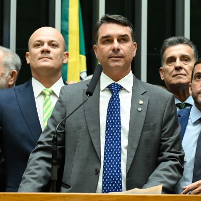 Flávio pede fim de tarifas em carta a Rubio e projeta vitória