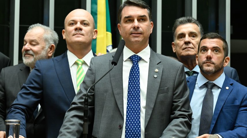 Flávio pede fim de tarifas em carta a Rubio e projeta vitória