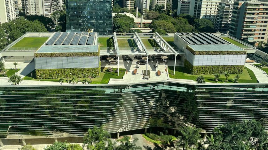 Prédio Faria Lima 3500, sede do Itaú BBA, em São Paulo (SP): funcionários já trabalham oito dias presenciais no mês desde fevereiro de 2024