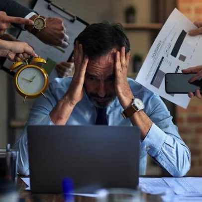 Afastamentos por burnout sobem 823% em quatro anos, aponta gestão