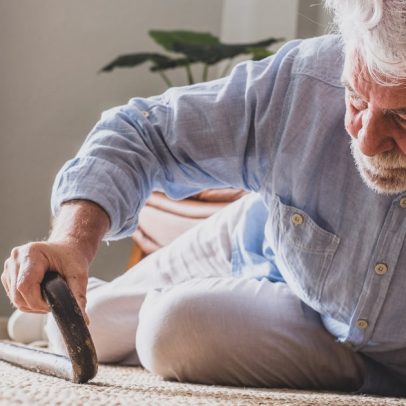 Queda pode indicar Alzheimer; entenda o significado