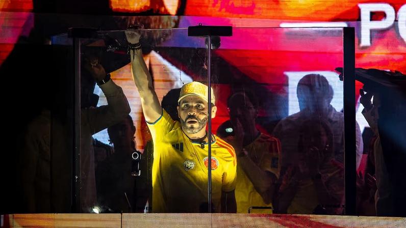 Abelardo de la Espriella obteve 390.949 votos de colombianos no exterior (63,77%), enquanto Cepeda obteve 213.140 votos (34,76%) (Foto: Carlos Parra Rios/Bloomberg)