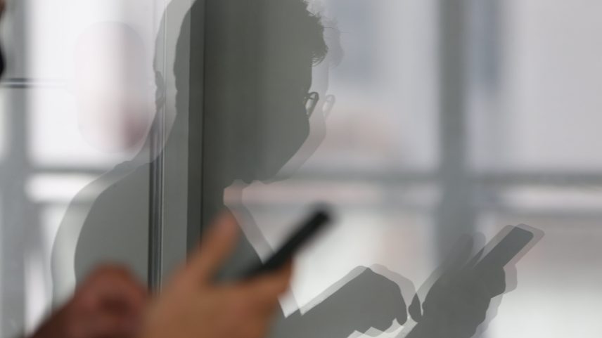 Cerca de 30% dos adolescentes brasileiros já conseguiram driblar barreiras de idade, diz pesquisa