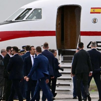 Rei da Espanha empresta avião; Papa Leão XIV parte das Ilhas Canárias para Roma