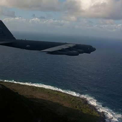 Avião de guerra que caiu nos EUA deixou oito mortos