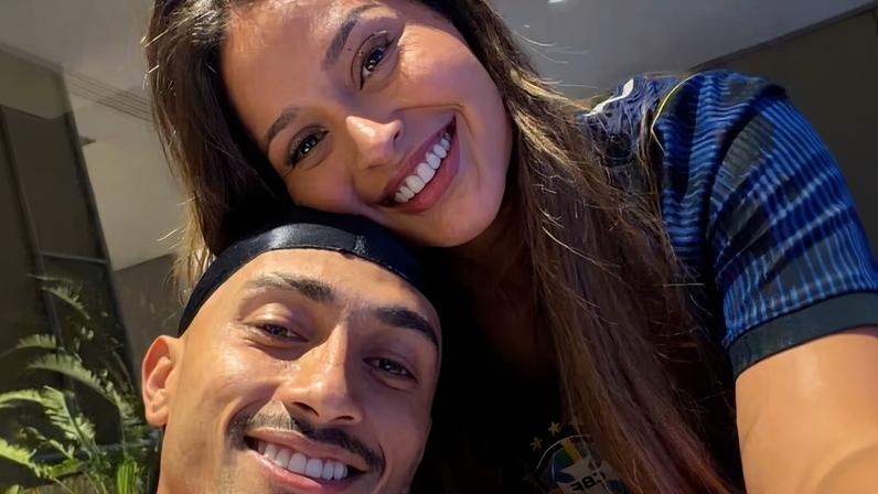 Esposa de Raphinha desmente rumores de crise financeira