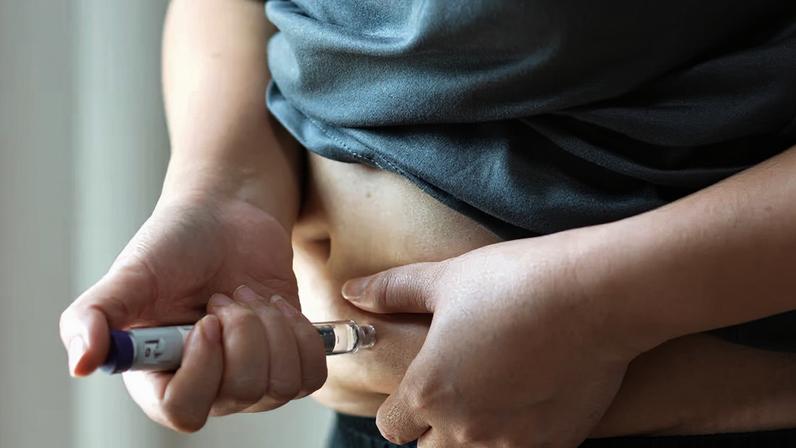 Cientistas têm pesquisado se o uso de canetas para tratamento do diabetes e da obesidade pode influenciar a evolução de diferentes tipos de câncer. Foto: Moderngolf1984/Adobe Stock