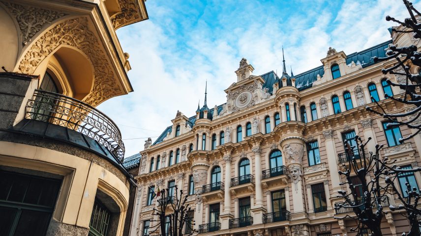 Edifício de arquitetura Art Nouveau em Riga, Letônia.