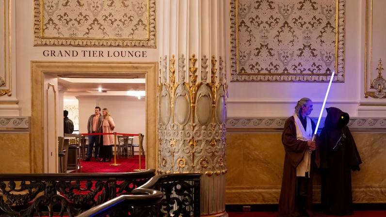 Fãs de 'Star Wars' no Heinz Hall, em Pittsburgh, onde a orquestra sinfônica tocou a trilha sonora do filme