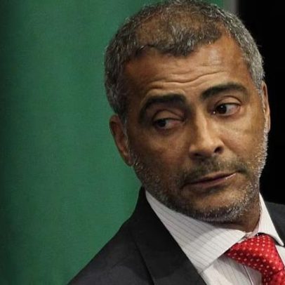 Romário puxa grito com torcida brasileira em evento nos EUA durante a Copa