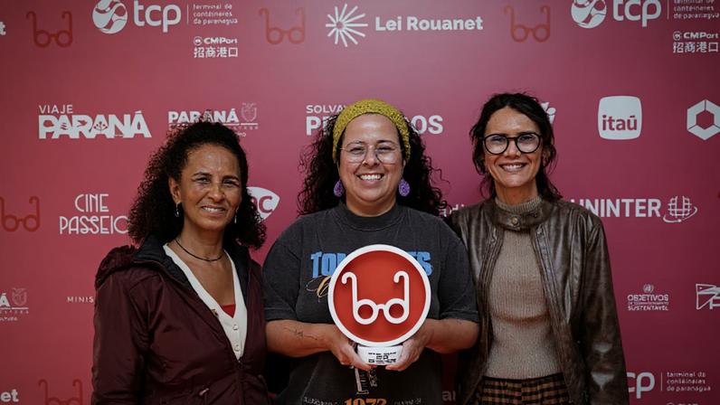 A diretora Janaína Marques (meio) e as atrizes Verônica Cavalcanti e Luciana Souza, de"Fiz um Foguete Imaginando que Você Vinha". Walter Thoms/Olhar de Cinema