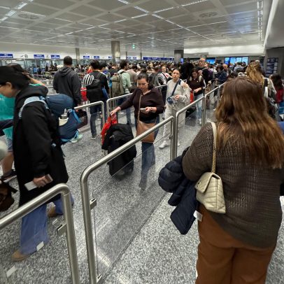 Filas de até seis horas em aeroportos por verificações de fronteira da UE