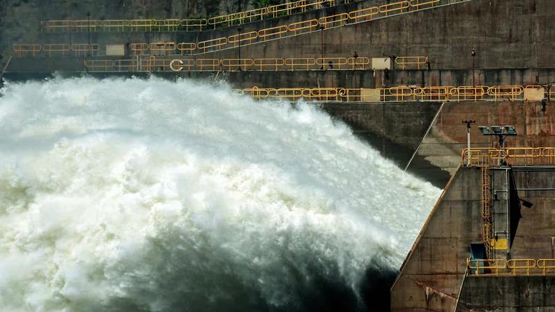 Hidrelétrica de Itaipu Binacional; ONS deve poupar água dos reservatórios de Itaipu e de hidrelétricas da região Sul para minimizar efeitos do El Niño