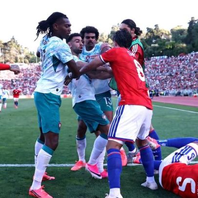 Atacante português se explica após soco em zagueiro do Galo em amistoso