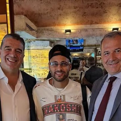 Neymar aproveita folga da seleção em churrascaria de Nova York