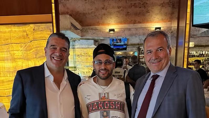 Neymar almoça em churrascaria de Nova York em dia de folga da seleção