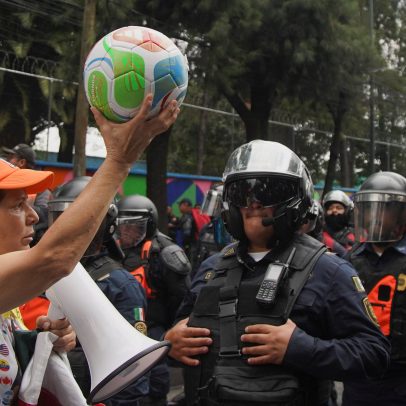 Protestos e confrontos com a polícia marcam abertura da Copa do Mundo