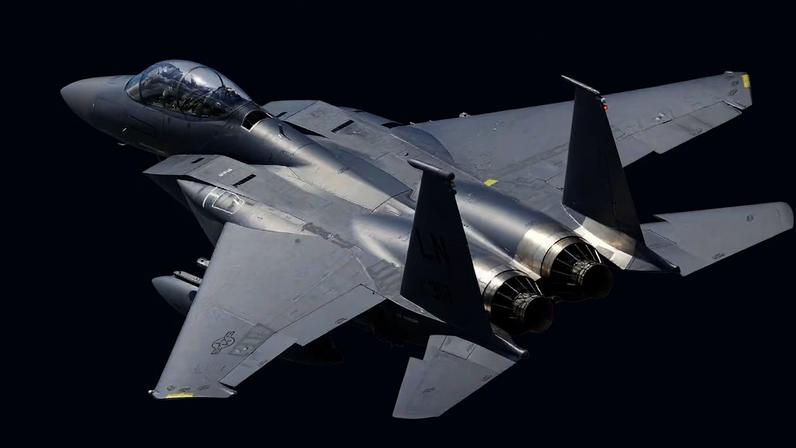 O F-15E Strike Eagle é um dos principais caças da Força Aérea dos Estados Unidos