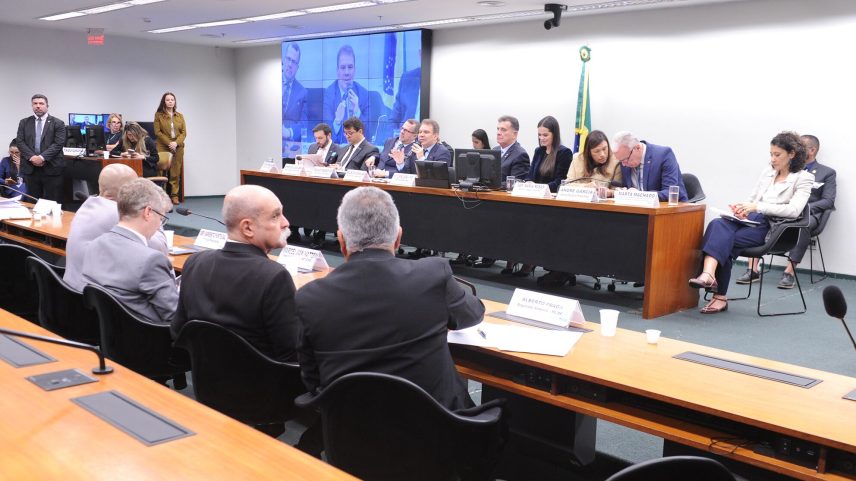 CCJ da Câmara adia votação da redução da maioridade penal