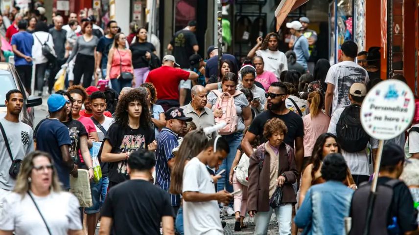 As regiões metropolitanas observadas no estudo são formadas por cerca de 300 cidades