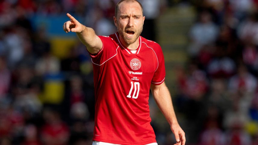 Eriksen deu um susto no amistoso entre Dinamarca e Ucrânia