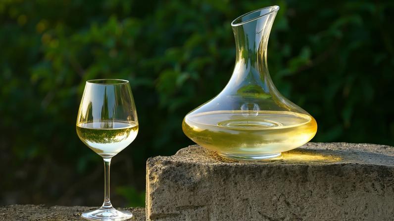 Quando decantar vinho branco e por que fazê-lo