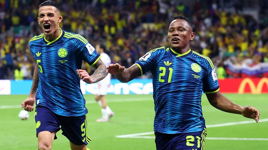Campaz comemora o terceiro gol da Colômbia contra o Uzbequistão na Copa do Mundo 2026.
