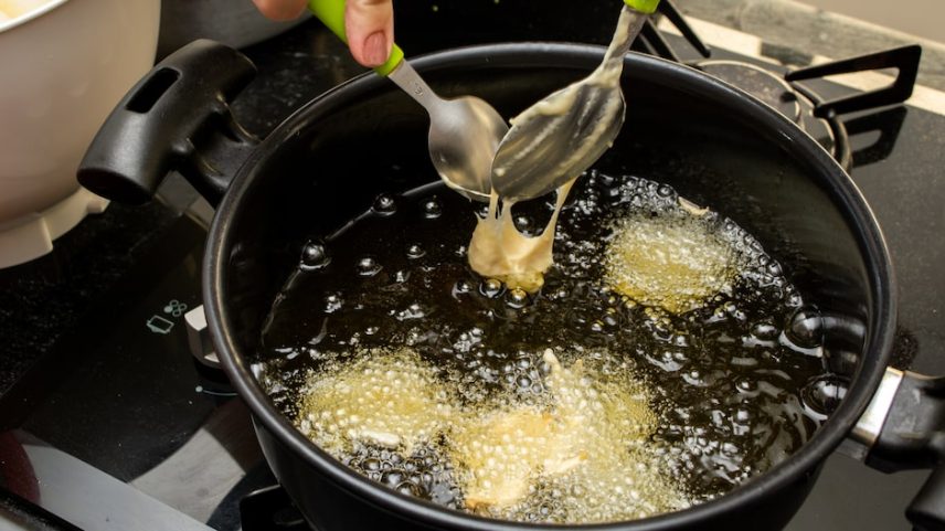 Cuidados essenciais ao fritar bolinho de chuva