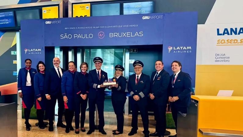 Tripulação do voo inaugural São Paulo/Guarulhos-Bruxelas