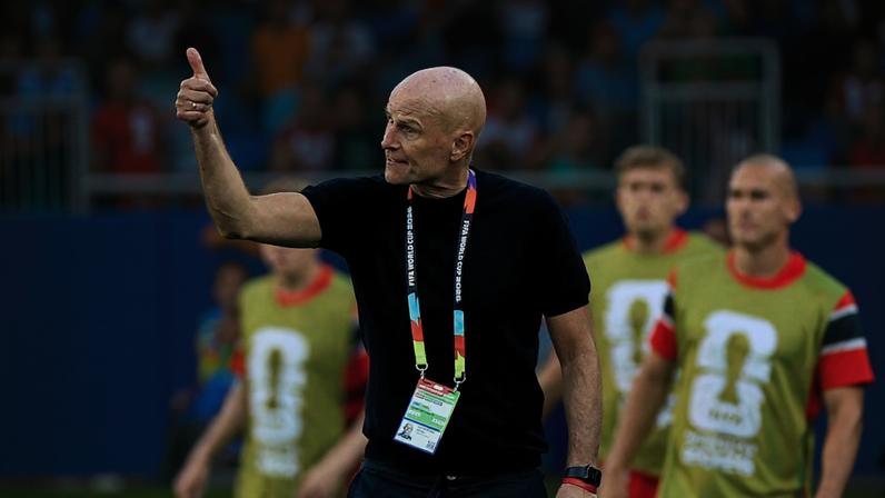 Técnico da Noruega vence parada cardíaca de 7 minutos e celebra o essencial