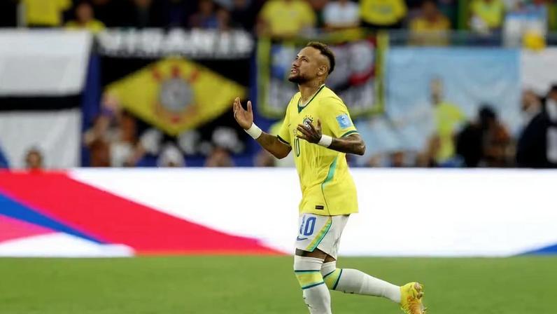 Neymar chorou e rezou muito ao voltar a jogar pela Seleção. Depois de 981 dias