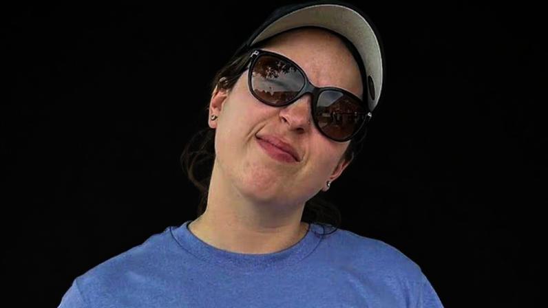 A professora Nicole Anderson, de 29 anos, foi diagnosticada com câncer de mama
