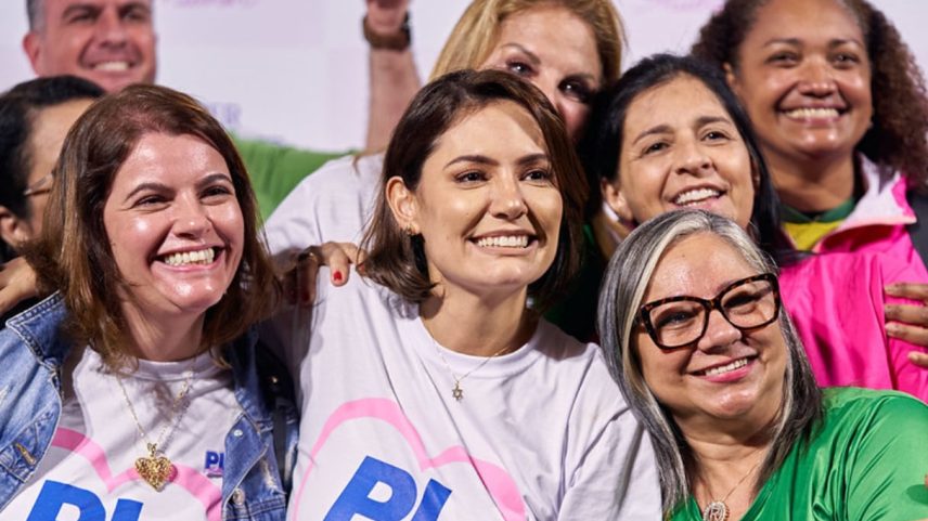 Michelle quer focar em apoio a candidatas mulheres; gravações vão ao ar após começo das eleições