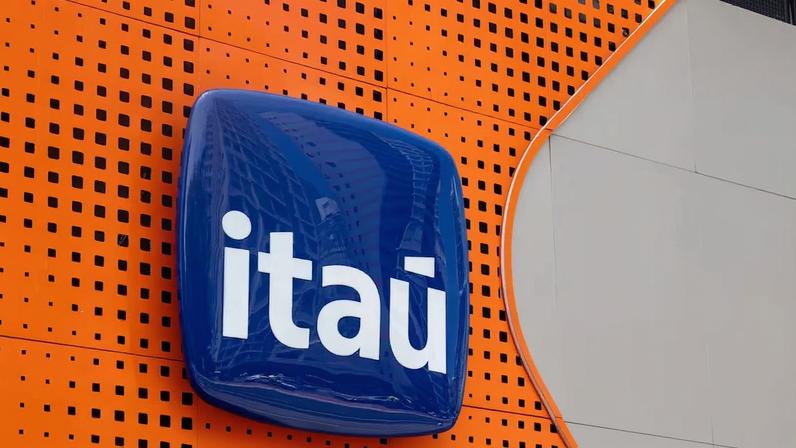 Itaú demitiu cerca de mil funcionários que trabalhavam em regime híbrido ou integralmente remoto no ano passado, sob justificativa de quebra de confiança e evidências de baixa produtividade