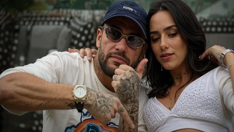 Carol Dantas e Bruna viajam juntos com os filhos de Neymar